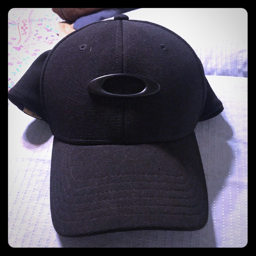 Basically New Oakley Hat